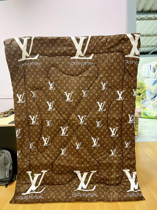 ผ้าห่มนวมเนื้อผ้าคอนเเท้-ห่มอุ่มนุ่มสาย-หนาถึง-2-นิ้ว-louis-vuitton-น้ำตาลเข้ม