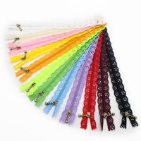 100Pcs/lot Nylon Coil Beautiful Lace Zippers for DIY bag Tailor Sewer Craft Retail Free Delivery Door Hardware Locks Fabric Material