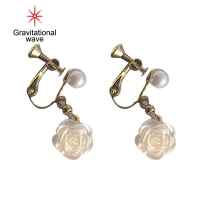 Gravitational Wave 1คู่ต่างหูผู้หญิง Camellia Shape Faux Pearl Design Show Unique Charm Alloy Mini ดอกไม้สไตล์ Elegant All-Match Drop ต่างหูสำหรับออกเดท
