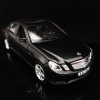 ของเล่นเก็บสะสมรถลากสำหรับเด็กรถ Benz E63 AMG ทำจากอัลลอยด์ขนาด1/36