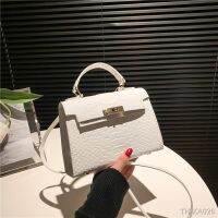 ◕◄ Popular Fashion Handbag Trend Autumn One Shoulder Simple Messenger Commuting Small Square Bag