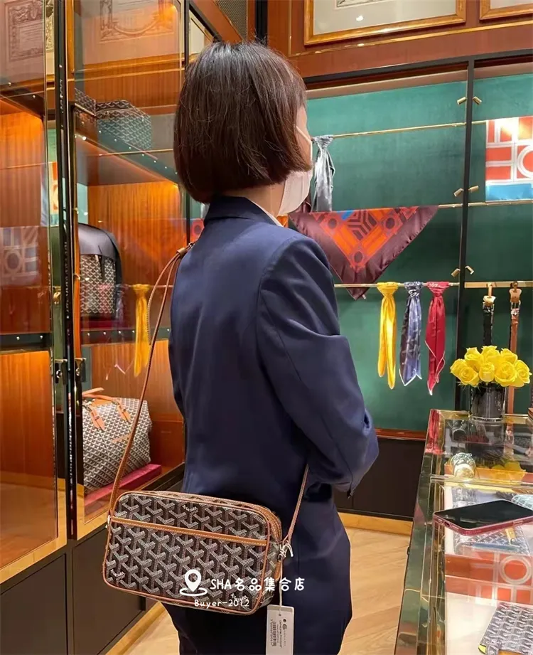 Spot Goyard classic capvert camera bag lunch box bag shoulder slung small  bag for men and women with the same paragraph.