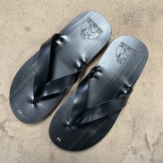 Pham Quang Xuan tire clip on rubber sandals