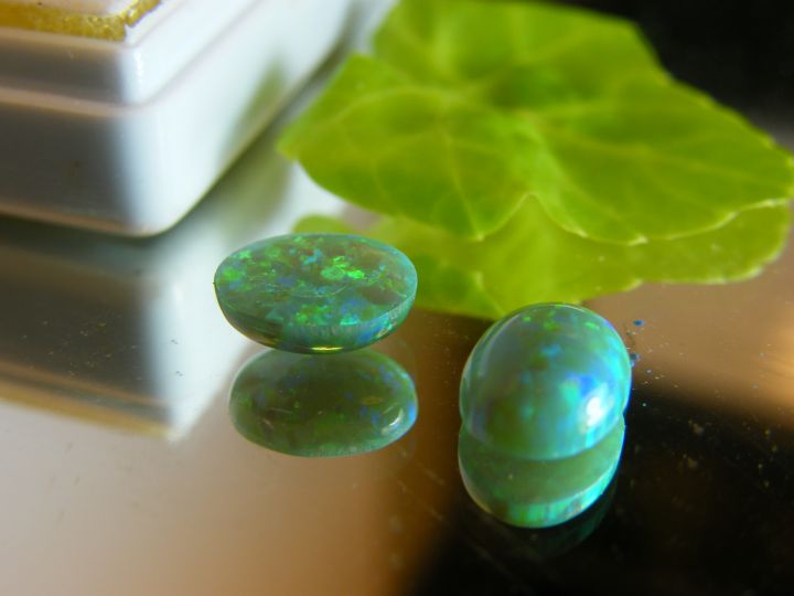 โอปอ-lab-opal-โอปอสังเคราะห์-lab-created-opal-oval-8x6-mm-peacock-color-green-color-2pcs