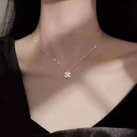 สร้อยคอจี้ดอกไม้TITANIUM STEEL Love Four-Leaf Clover Lucky Light niche Clavicle CHAIN