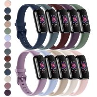 สายสายนาฬิกาข้อมือซิลิโคนสำหรับ Fitbit Luxe สายรัดแบบนิ่มสายรัดข้อมือสำหรับเล่นกีฬานาฬิกาข้อมือแบบสมาร์ทสำหรับ Fitbit Luxe สายนาฬิกาข้อมือ