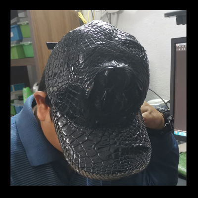 Cool Genuine Crocodile สีดำ Super Black หมวกแก็ป พร้อมกับโหนกเด่นๆ ขนาดของหมวก ไซต์มาตรฐาน ปรับระดับได้