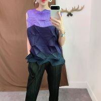 2023 Hot Miyake pleated vest T-shirt for women  summer age-reducing hidden meat diamond pleated color-blocked sleeveless short pleated top