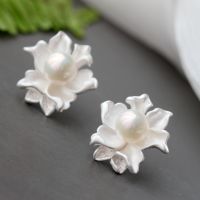 S925 Sterling Silver Stud Earrings Fashion Large Petal Womens Earrings Inlaid Natural Freshwater Pearl Earrings Womens Jewelry