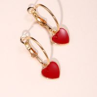 [COD] Cao Shi and cross-border red love earrings Street photography personality all-match dripping oil heart-shaped female