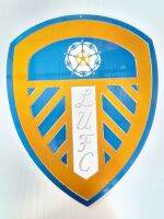 โลโก้ลีดยูไนเต็ด leeds United ขนาดสเกล 60 * 48 เซนติเมตรเหล็กหนา 3 มม.น้ำหนัก 3.5 กิโลกรัม วัสดุ เหล็กตัดเลเซอร์แบบแขวนติดผนังพ่นสี 2K สีพ่นรถยนต์ภายนอกสวยสมจริงไม่ลอกไม่ร่อนไม่เป็นสนิมคงทนไม่เสียรูปใช้ได้รุ่นสู่รุ่นติดตั้งได้ทั้งภายนอกภายในอาคารบ้านเรือน