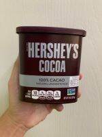 Hersheys Cocoa Powder 226g. เฮอร์ชี่ส์โกโก้ผง 100% ไม่มีน้ำตาล ใช้เป็นส่วนผสมทำขนม หรือผงโกโก้เข้มข้น ทำขนม ชงดื่ม