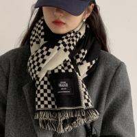 {Warm scarf}ผ้าพันคอฤดูใบไม้ร่วงและฤดูหนาว2022สาวน่ารักลายตารางหมากรุกสีขาวสีดำคลาสสิกสำหรับผู้หญิงผู้ชายของขวัญ