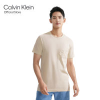 CALVIN KLEIN เสื้อยืดผู้ชาย Modern Workwear ทรง Regular  รุ่น J323492 ACF - สีเบจ