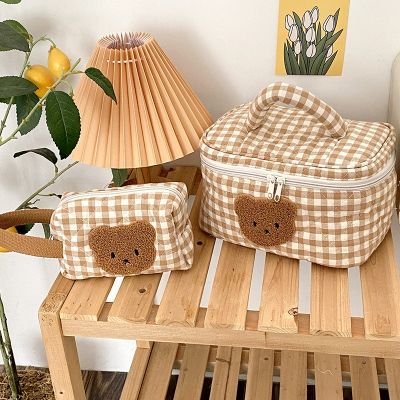 Emale Bags F Lattice Checkerboard Large Capacity Storage Women Cute Bear Make Up Cases Cosmetic Box