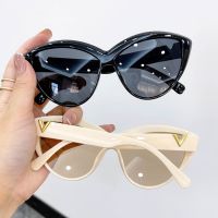 Kacamata Hitam Mata Kucing Fashion Antik untuk Wanita Retro Mewah Kacamata Hitam V Pria Jelly Musim Panas Kacamata Oculos Gafas De Sol UV400