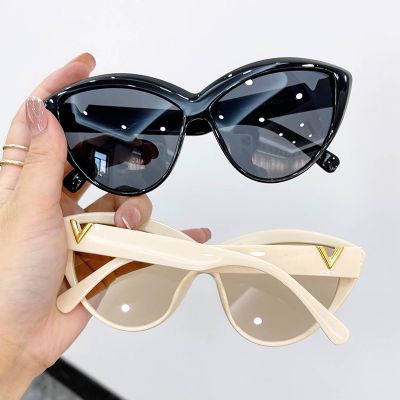 Vintage Fashion Cat Eye Sunglasses For Women Retro Luxury V Sun Glasses Men Jelly Summer Eyewear Oculos Gafas De Sol UV400