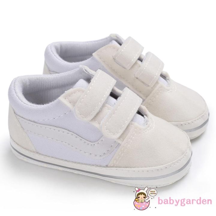 รองเท้าผ้าใบสีขาวสำหรับเด็กทารก