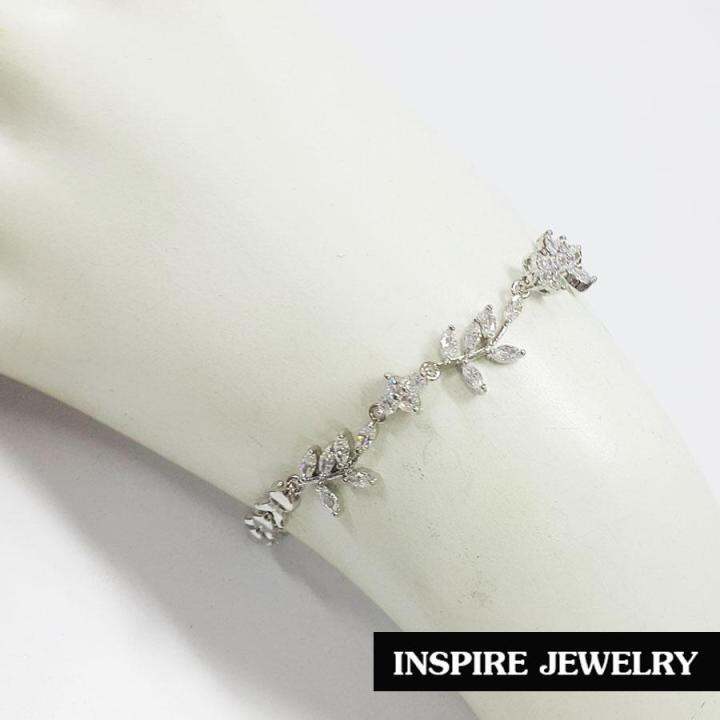 inspire-jewelry-สร้อยข้อมือเพชร-รูปดอกไม้-และใบไม้-เลื้อยยาวรอบข้อมือ-เพชรรูปมาคี-เพชรcz-และสายเพชร-งานจิวเวลลี่-แบบร้านเพชร-งานน่ารัก-ปราณีต-สวยงาม-พร้อมกล่องกำมะหยี่-เหมาะกับการแต่งกายทุกรูปแบบ