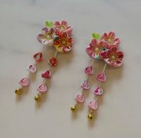 HI-Kid Handmade ญี่ปุ่นแบบดั้งเดิม Tsumami Kanzashi กิ๊บ Pin Kimono Yukata ชุดเครื่องประดับงานแต่งงานเจ้าสาวสวย Golden Tassels และดอกไม้สีแดงสาวผมชุด