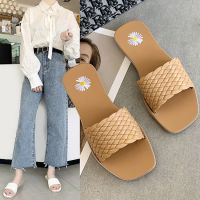 พร้อมส่ง รองเท้าแฟชั่นผู้หญิง รองเท้าแตะแบบสวม ดอกเดซี่ 3สี ดำ เขียว ตาล 36-41 (Shoe T014)