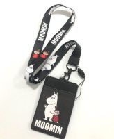 MOOMIN 2B สายคล้องคอ สายคล้องบัตร ที่ใส่บัตร ซองใส่บัตร พร้อมสายคล้องคอ ลาย MOOMIN งานดี สวยงาม สำหรับ บัตร 6x8 cm (body 7x11cm) งานสวย งานดี BY NOEYNEST SHOP