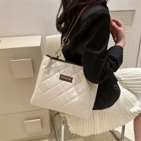 College Student Class Tote Bag For Women 2023 New Trendy High-End Shoulder Bag Large Capacity Fashionable Versatile Commuter Bag