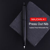 MAJOHN ปากกาหมึกซึมแบบกดไม่มีฝา A1 Extra Fine Nib หดได้โลหะสีดำด้านขนาด0.4มม. มีที่หนีบ/ไม่มีตัวแปลงสายคาดสำหรับเขียน
