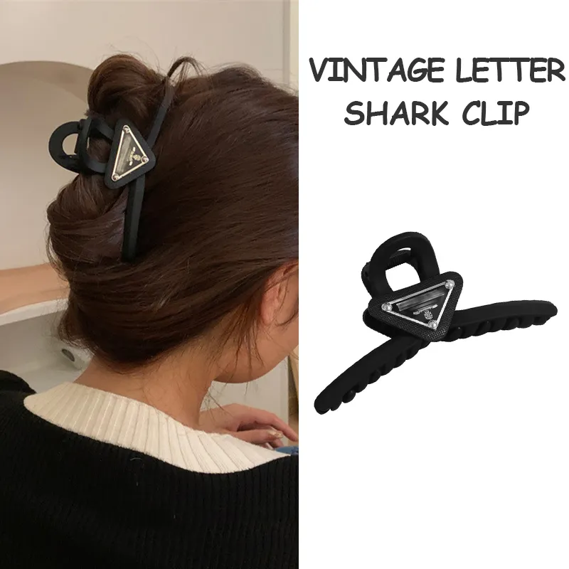 Vintage Acrylic Hair Claws Women Hair Clips Letter B Shark Clip