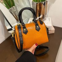 [COD] womens bag 2023 new large capacity retro casual Messenger