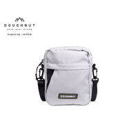 DOUGHNUT BAG : COMPASS PIONEER : STONE : กระเป๋าโดนัทสะพายได้  ดีไซน์น่ารัก  น้ำหนังเบา คุณสมบัติกันน้ำ ( รหัสสินค้า 06919 )