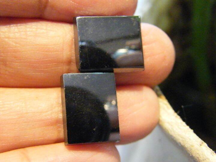 พลอยแท้หินดำ-เฮมาไทต์-ถุงละ-2-เม็ด-natural-black-hematite-stone-for-good-health-2-pcs-per-bag-ขนาด-9x7-มิล-สี่เหลี่ยม-7-กะรัต-2เม็ด-เกรด-สวยไฟดี-rectangle-9x7mm-7-carats