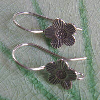 Earrings flower silver Karen hill tribe very nice a valuable gift ดอกไม้ ของขวัญล้ำค่าสวยงาม ตำหูเงินกระเหรี่ยงทำจากมือชาวเขา มีลวดลายเด่น