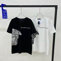 เสื้อยืดหรูหรา V-E ยุโรปและอเมริกาแบบดั้งเดิมคุณภาพสูงผู้ชายและผู้หญิงที่มีป้ายกำกับด้านบนและคุณภาพระดับเคาน์เตอร์แนวคลาสสิกใหม่ฤดูร้อนแขนสั้นแบบเดียวกัน