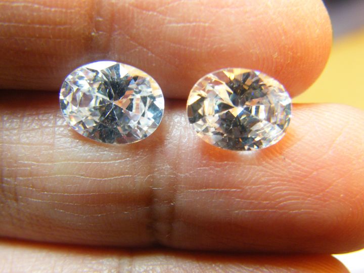 เพชรรัสเซีย-cubic-zirconia-สีขาว-white-รูปไข่-oval-8x6-mm-gemstone