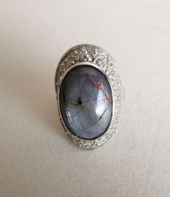 พลอยแท้ Grey Sapphire พลอยหายาก rare gems แหวนพลอยน้ำตลกสีเทา  พลอย 20 กะรัต เรือนเงินชุบทองคำขาว สวยมาก ไซส์ 55