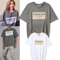 แผ่นปะรูป FEAR OF GOD เสื้อยืดผ้าฝ้ายสั้นผู้ชายผู้หญิงเสื้อแบบหลวมตัวอักษรคู่2022ฤดูใบไม้ผลิและฤดูร้อน