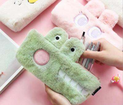 【ของเล่นตุ๊กตา】 Cute Plushed Toy Crocodile Pencil Bag Funny Big Eyes Storage Bag Pink Girls Cosmetic Bag Soft And Comfortable Handfeel