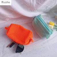 RUOHE กระเป๋าเครื่องสำอางกระเป๋าเครื่องสำอางนุ่มจีบสีล้วนมีซิปลายการ์ตูนสำหรับของกระจุกกระจิกมี