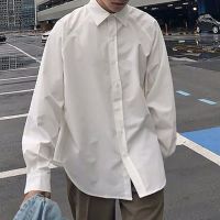 เสื้อเชิ้ตลำลองแขนยาวสีขาวสำหรับเสื้อเบลาส์ทรงหลวมสไตล์เกาหลีผู้ชาย