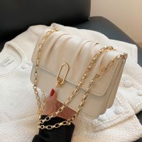 [COD] Super hot bag womens niche 2021 new autumn and winter all-match fashion messenger white fresh chain