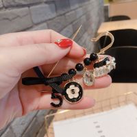 【YF】 Trend Bow Brooches Small Fragrance Number 5 All-match Brooch Pin Tassel Ladies Jewelry Clothing Accessories