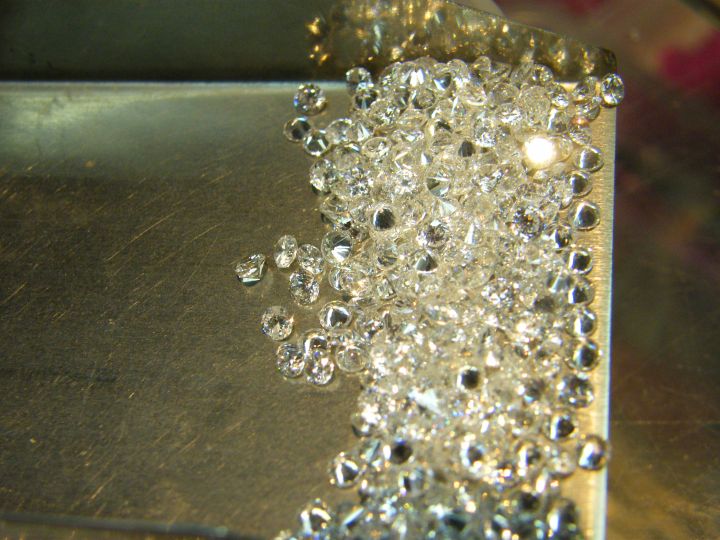 cz-เพชรรัสเซีย-สีขาวกลมขนาด-ทรงกลม-2-40-มิล-100-เม็ด-white-round-cut-size-2-40mm-100pcs-cubic-zirconia-american-diamond-stone
