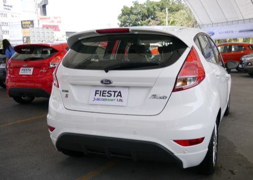 พลาสติกชุบโครเมี่ยมคำว่า-fiesta-ติดรถ-แต่งรถ-ติดฝาท้าย-ติดท้าย-ford-ฟอร์ด-เฟียสตา-ประดับยนต์