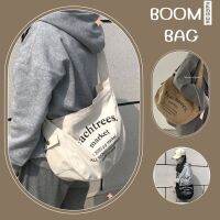 BOOM?กระเป๋าสะพายไหล่ ผ้าแคนวาส สกรีนลายอักษร 3 สี สายปรับได้