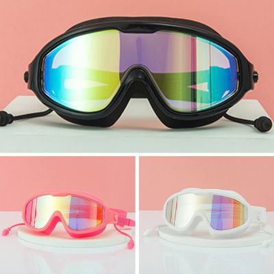 SR2N พร้อมที่อุดหู แว่นตาว่ายน้ำสำหรับผู้ใหญ่ กรอบใหญ่ๆ กันน้ำกันฝ้า แว่นตาว่ายน้ำว่ายน้ำ สีสันสดใส ความละเอียดสูง แว่นตาสำหรับแว่นตา อุปกรณ์ว่ายน้ำสำหรับกีฬากลางแจ้ง