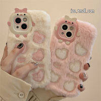 สไตล์ ins Plush Love เย็บปักถักร้อยกรณีโทรศัพท์สำหรับ iPhone14 เคสโทรศัพท์สีชมพูสำหรับ iPhone13ProMax เคสแฟชั่นตุ๊กตาเกาหลีสำหรับ iPhone12 เคสโทรศัพท์หัวใจปักสีขาวสำหรับ iPhone14pro