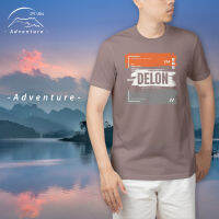 DELON Adventure   เสื้อยืด เนื้อผ้านุ่ม เนียน ใส่แล้วเย็นสบาย ยับยาก เหมาะใส่ทำกิจกรรมกลางแจ้ง ผ้า cotton super soft  AT53164