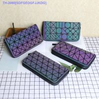 （READY STOCK）✇✠ Womens long style fashion large capacity new zipper colorful color-changing luminous geometric rhombic wallet Korean version clutch bag YZ