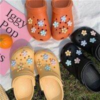 Lovely girl heart hole shoes female students wear anti slip shoes for vacation beach slippers in summer可爱少女心洞洞鞋女学生ins潮防滑外穿鞋度假沙滩拖鞋夏天